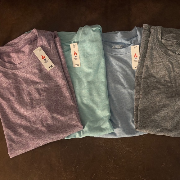 Girls Athletic Shirts🌿🩷 - Picture 1 of 5
